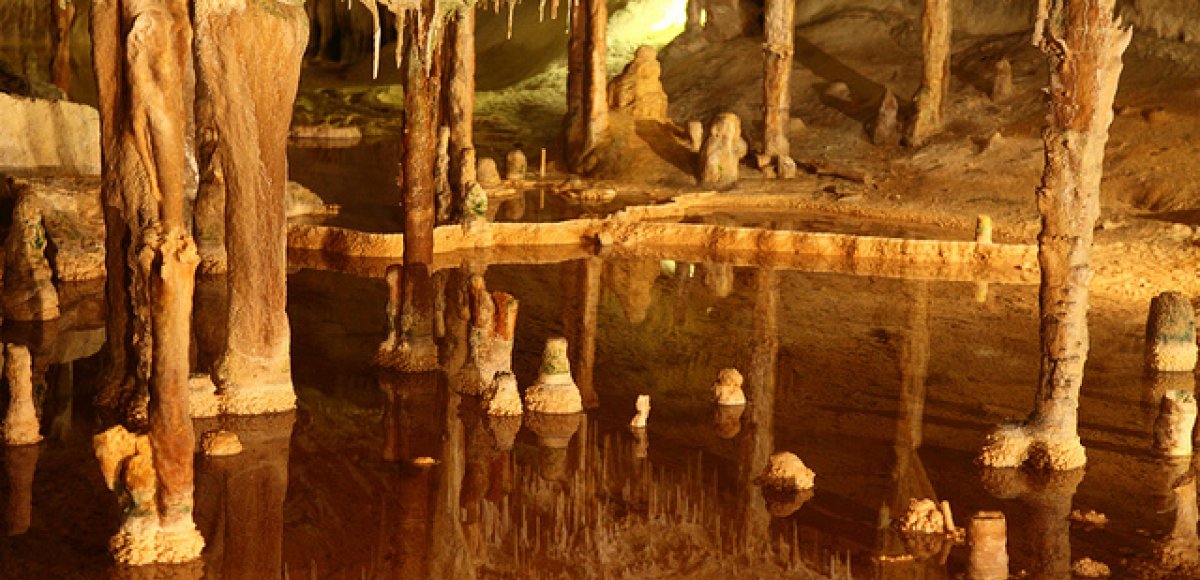 De bekende Cova de Can Marca grotten