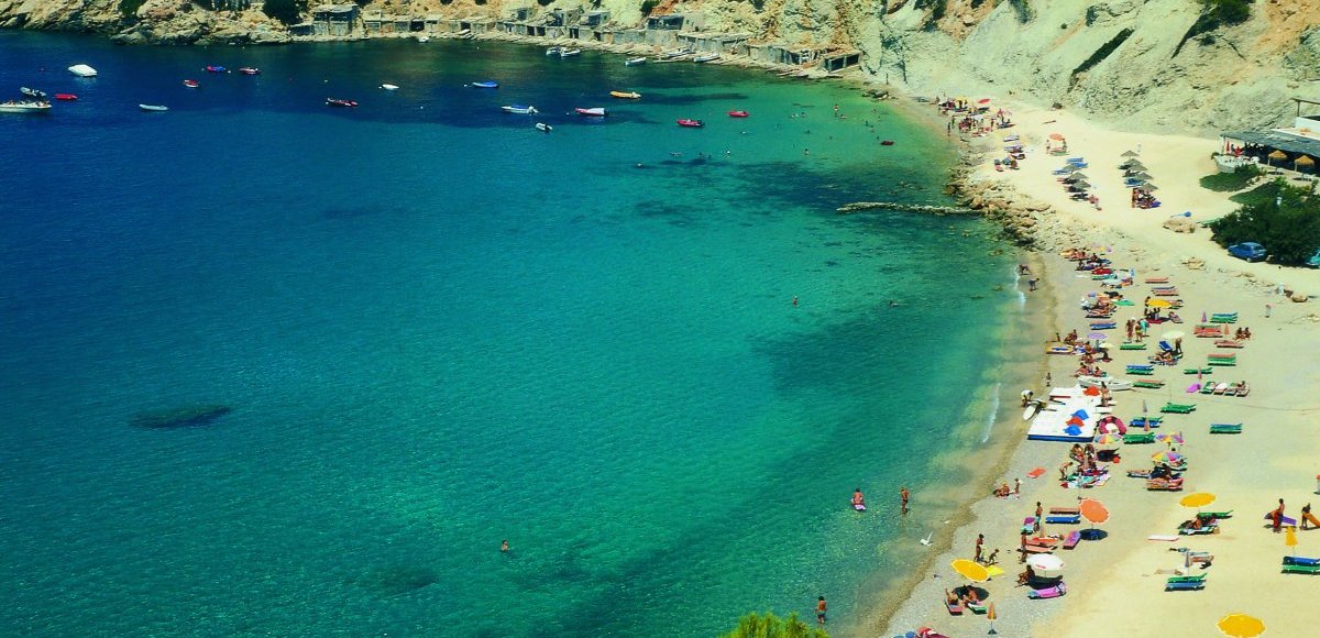 De 5 Stranden die je gezien moet hebben op Ibiza